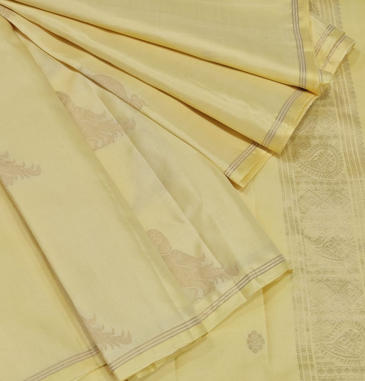 Cream Gold Elegant Traditional Soft Silk Saree with Subtle Woven Design